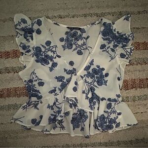 Floral V-Cut Cropped Blouse